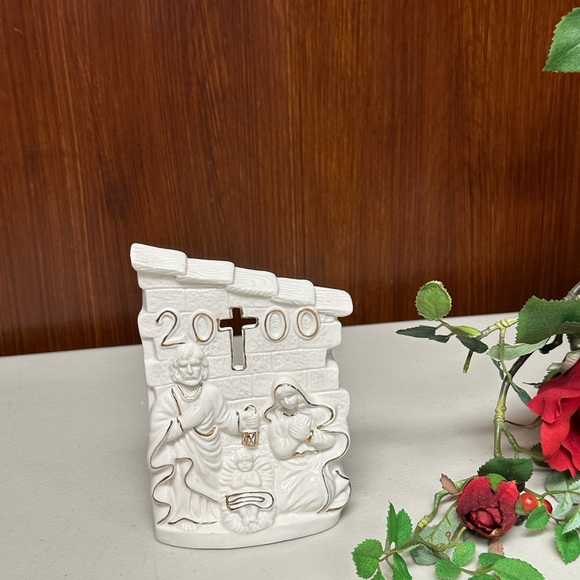 Christmas Nativity Scene ceramic Candle holder - Picture 6 of 9